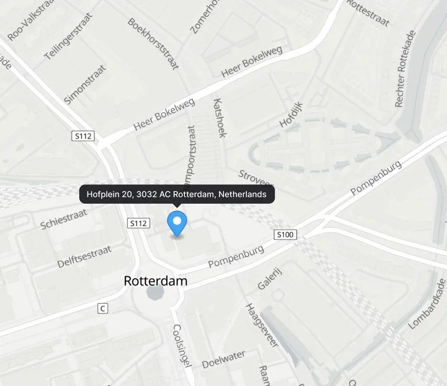 Kaart met een locatiepin op Hofplein 20, 3032 AC Rotterdam, Nederland. In de omgeving liggen belangrijke wegen zoals de Pompenburg en de Delftsestraat